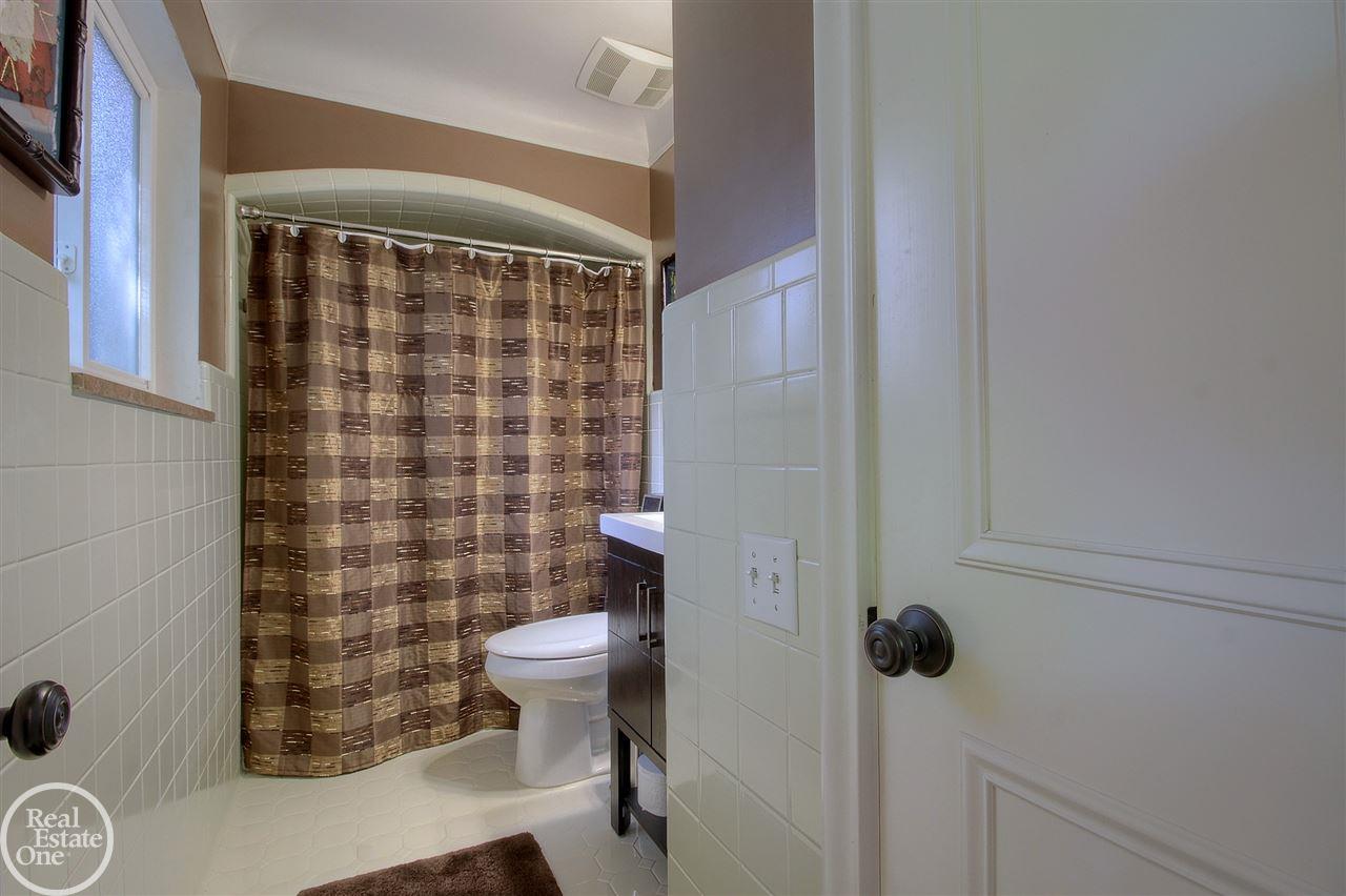 311 Cloverly Road Grosse Pointe, MI 48236 - Photo 14 of 34 31330708-13.JPG