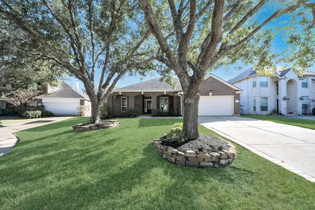 $385,000 | 1231 Deerbrook Drive, Sugar Land, TX 77479