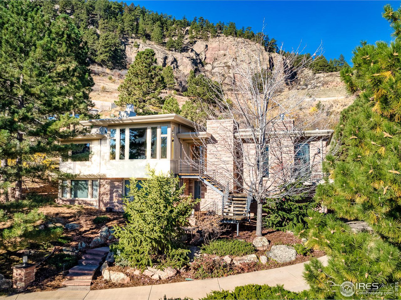 Welcome to 835 Circle Drive!