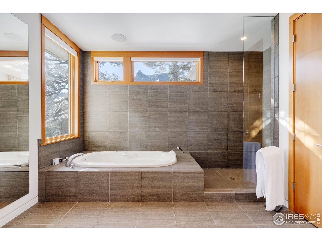 835 Circle Drive Boulder, CO 80302 - Photo 22 of 35 Primary Bathroom