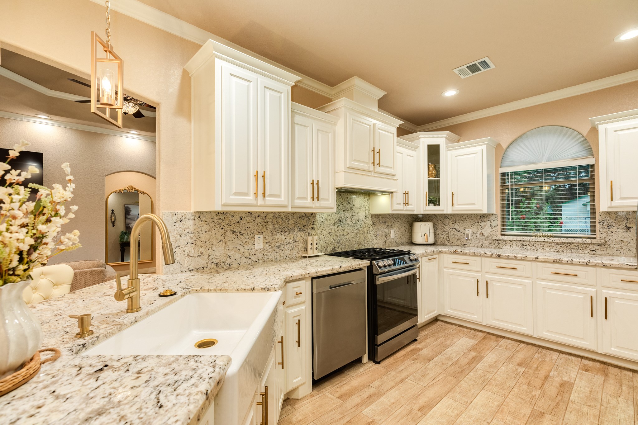 309 Hickman Lane Angleton, TX 77515 - Photo 14 of 37 Gallery Image 14