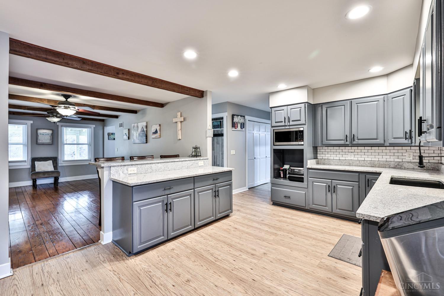 5072 Springdale Road Cincinnati, OH 45251 - Photo 18 of 56