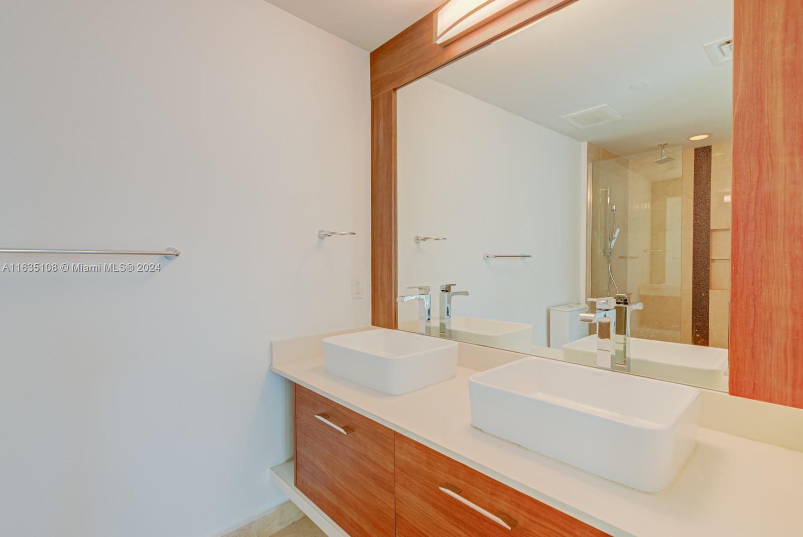 601 Northeast 27th Street, Unit 1502 Miami, FL 33137 - Photo 20 of 61 a bathroom with a sink and a bathtub