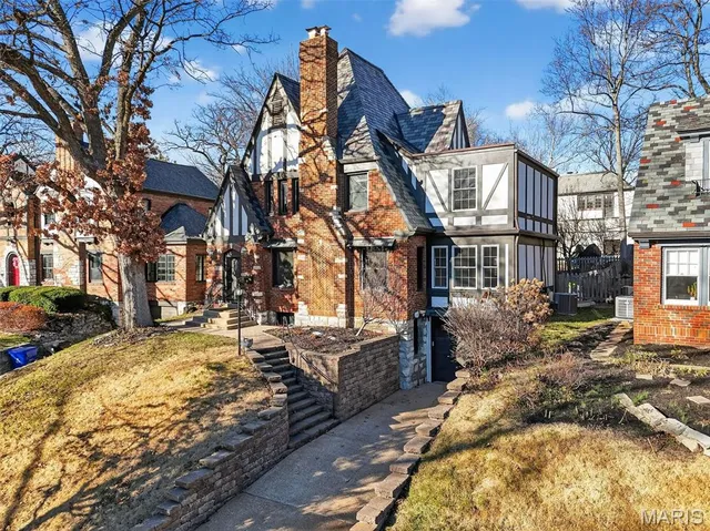 $699,900 | 7457 Kingsbury Boulevard, University City, MO 63130