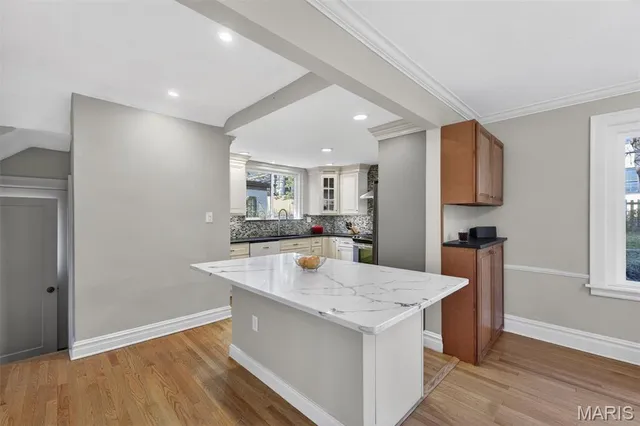 $699,900 | 7457 Kingsbury Boulevard, University City, MO 63130