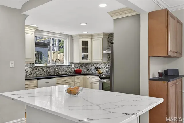 $699,900 | 7457 Kingsbury Boulevard, University City, MO 63130