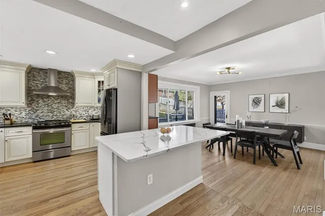 $699,900 | 7457 Kingsbury Boulevard, University City, MO 63130