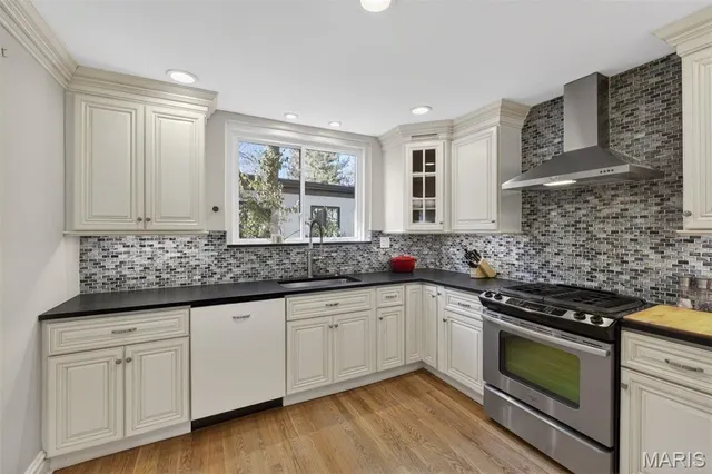 $699,900 | 7457 Kingsbury Boulevard, University City, MO 63130