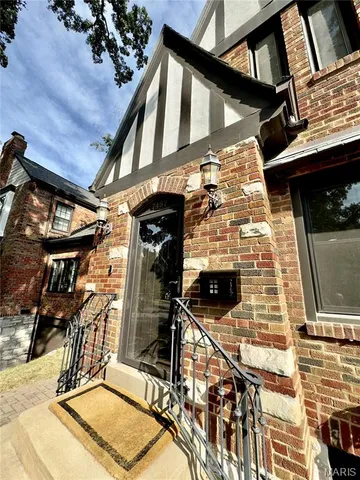 $699,900 | 7457 Kingsbury Boulevard, University City, MO 63130