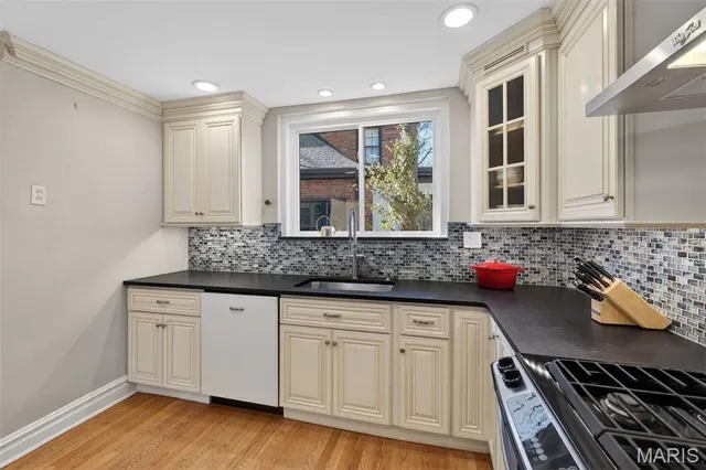 $699,900 | 7457 Kingsbury Boulevard, University City, MO 63130