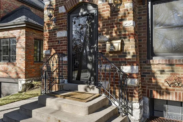 $699,900 | 7457 Kingsbury Boulevard, University City, MO 63130