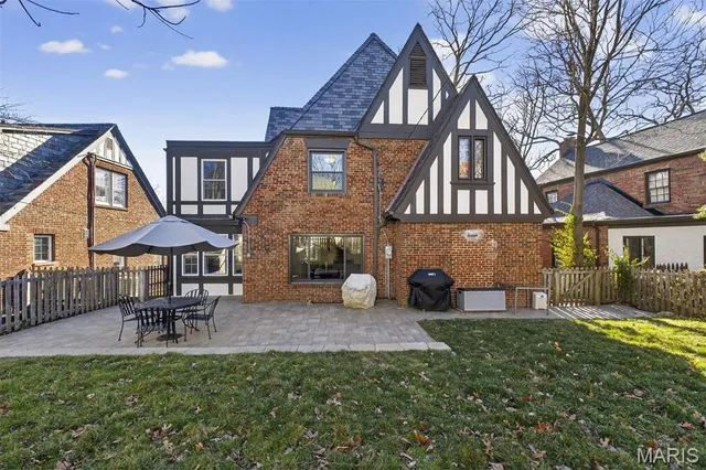 $699,900 | 7457 Kingsbury Boulevard, University City, MO 63130