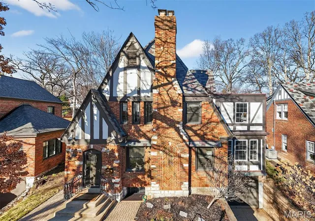 $699,900 | 7457 Kingsbury Boulevard, University City, MO 63130