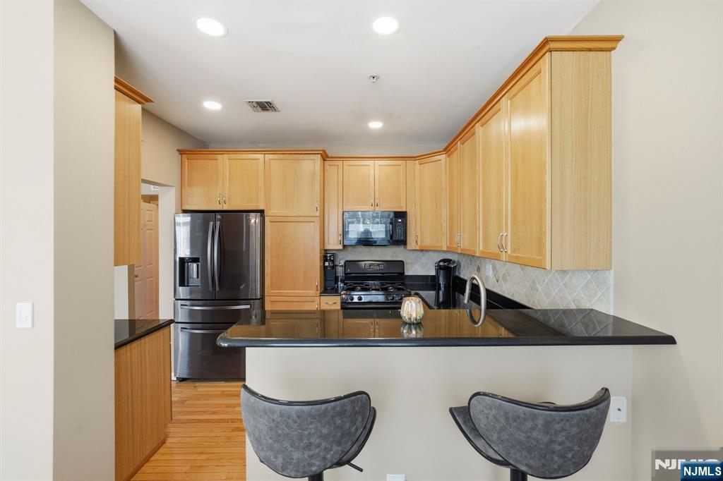 154 George Russell Way Clifton, NJ 07013 - Photo 11 of 39