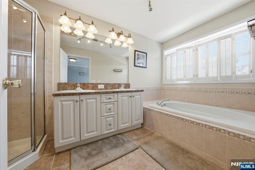 154 George Russell Way Clifton, NJ 07013 - Photo 18 of 39