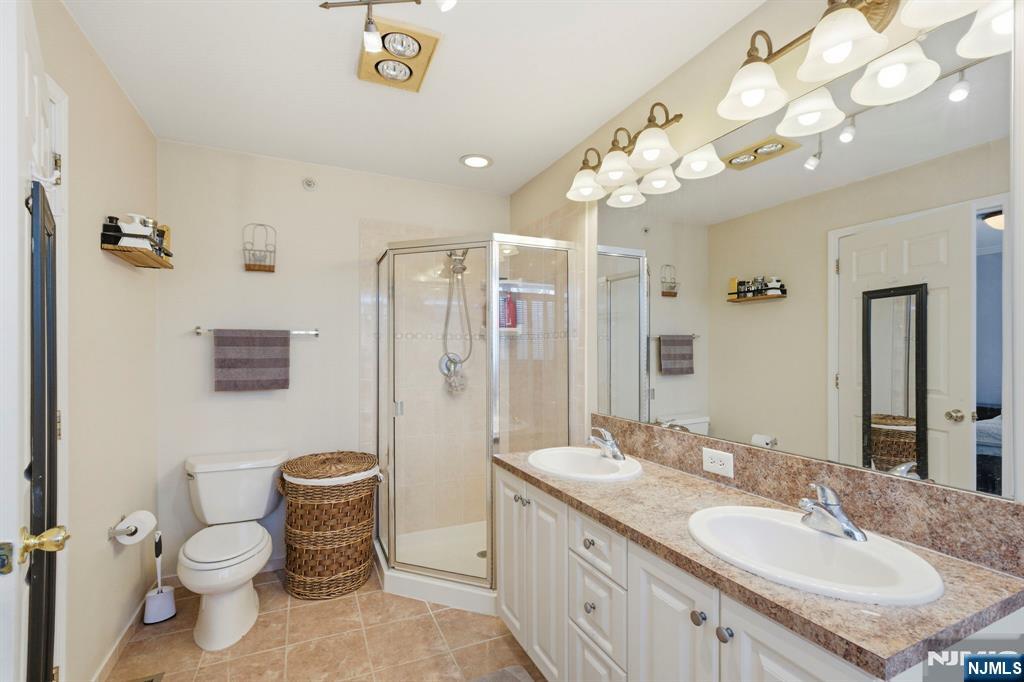 154 George Russell Way Clifton, NJ 07013 - Photo 19 of 39