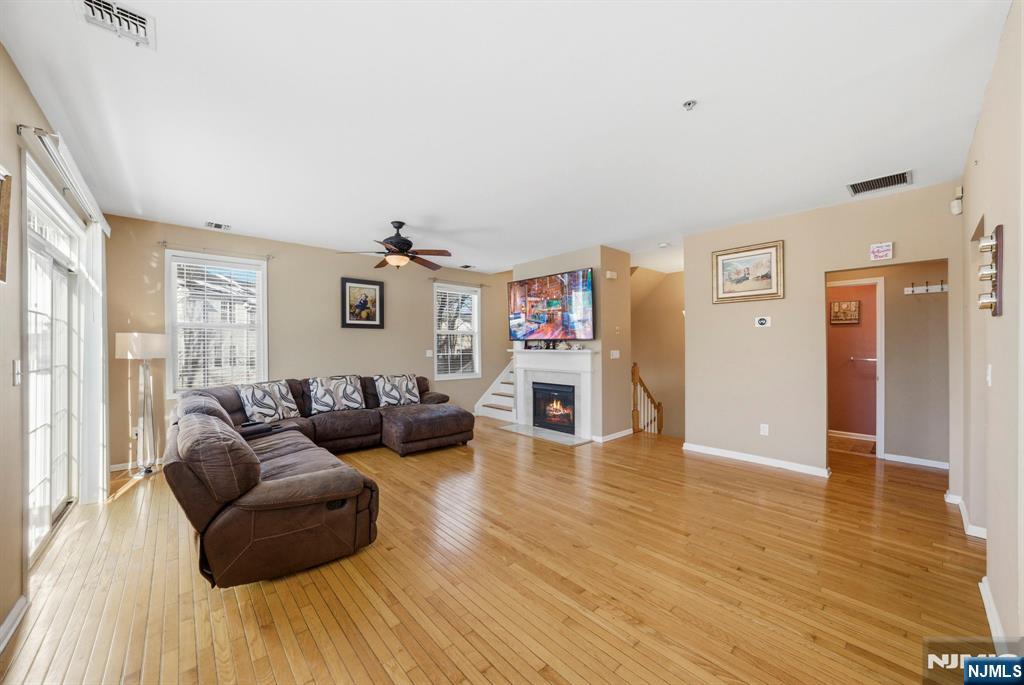 154 George Russell Way Clifton, NJ 07013 - Photo 4 of 39