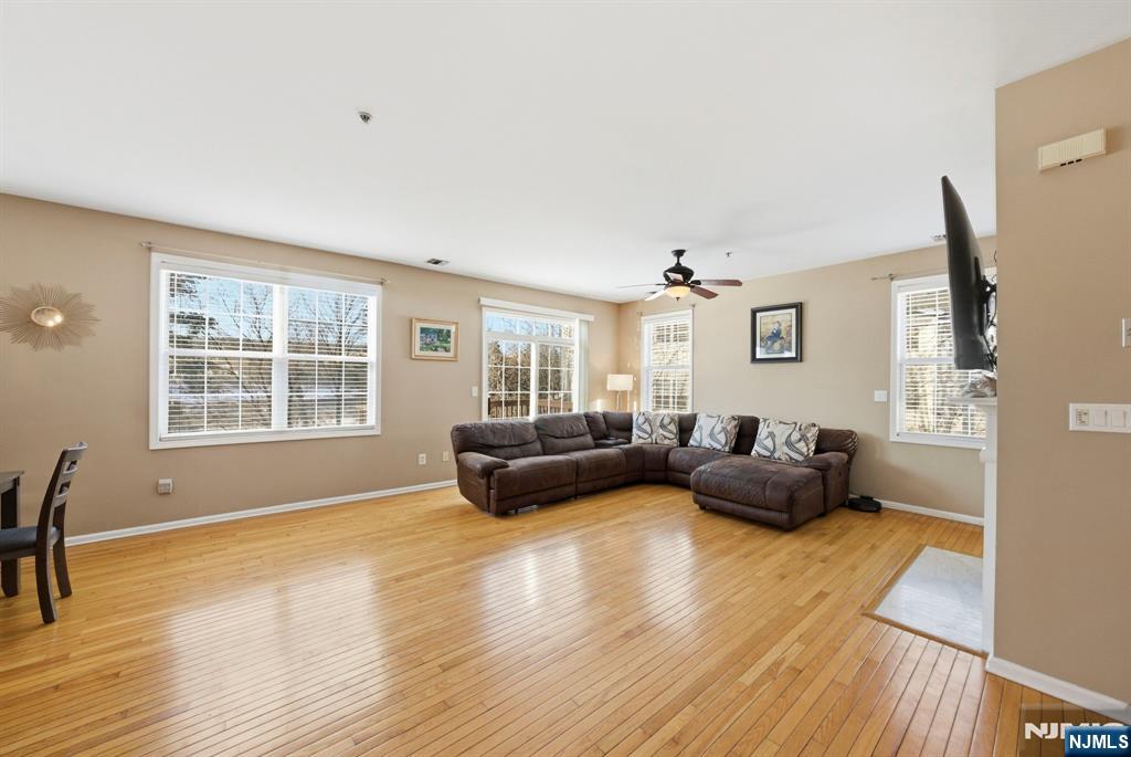 154 George Russell Way Clifton, NJ 07013 - Photo 5 of 39