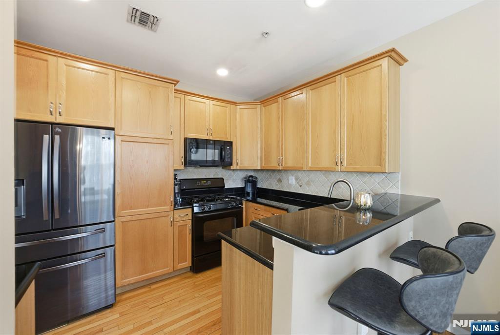 154 George Russell Way Clifton, NJ 07013 - Photo 10 of 39