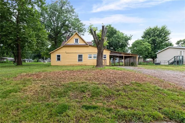 $69,000 | 704 North Cherry Street, Ottawa, KS 66067