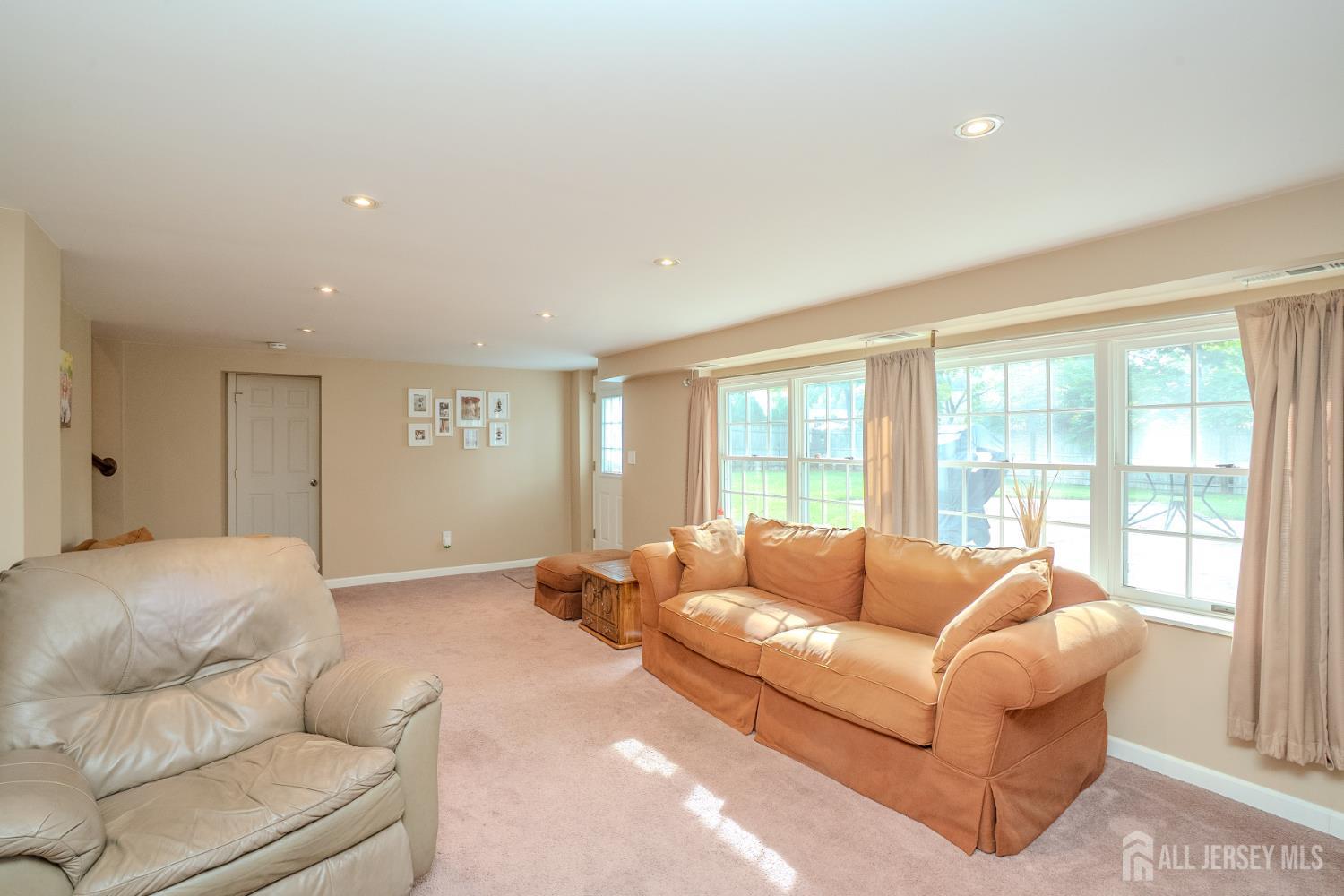 499 Old Stage Road Spotswood, NJ 08884 - Photo 11 of 18 Gallery Image 11