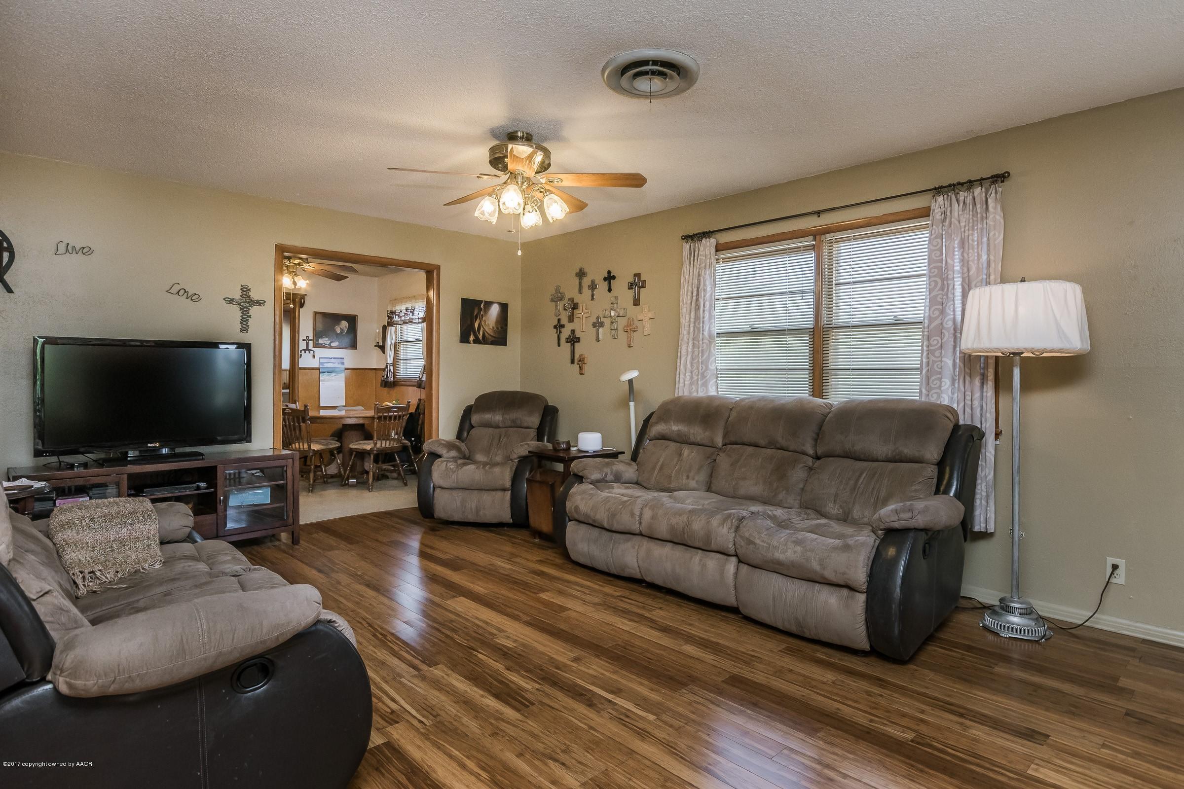 700 Rietman Street Amarillo, TX 79108 - Photo 3 of 25 003_Living Room_