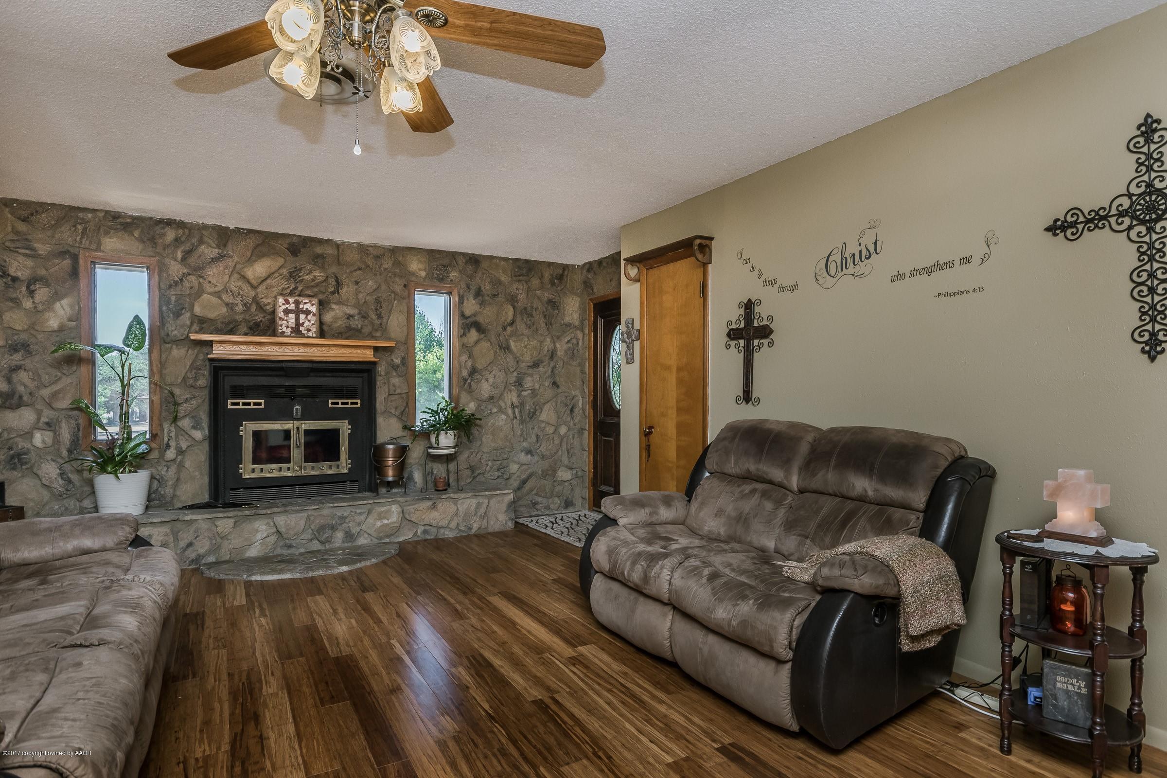 700 Rietman Street Amarillo, TX 79108 - Photo 4 of 25 004_Living Room_-2