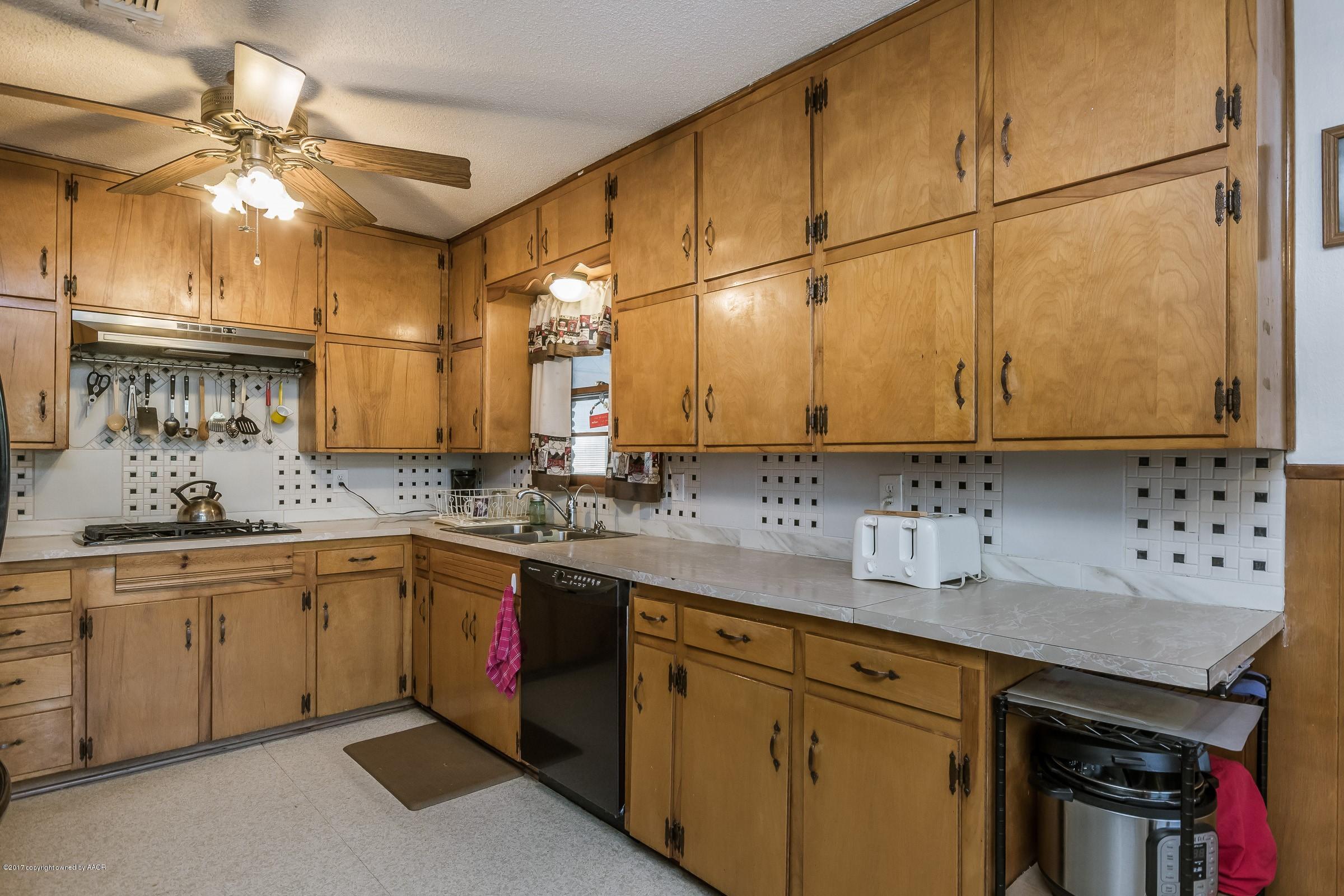 700 Rietman Street Amarillo, TX 79108 - Photo 6 of 25 006_Kitchen_