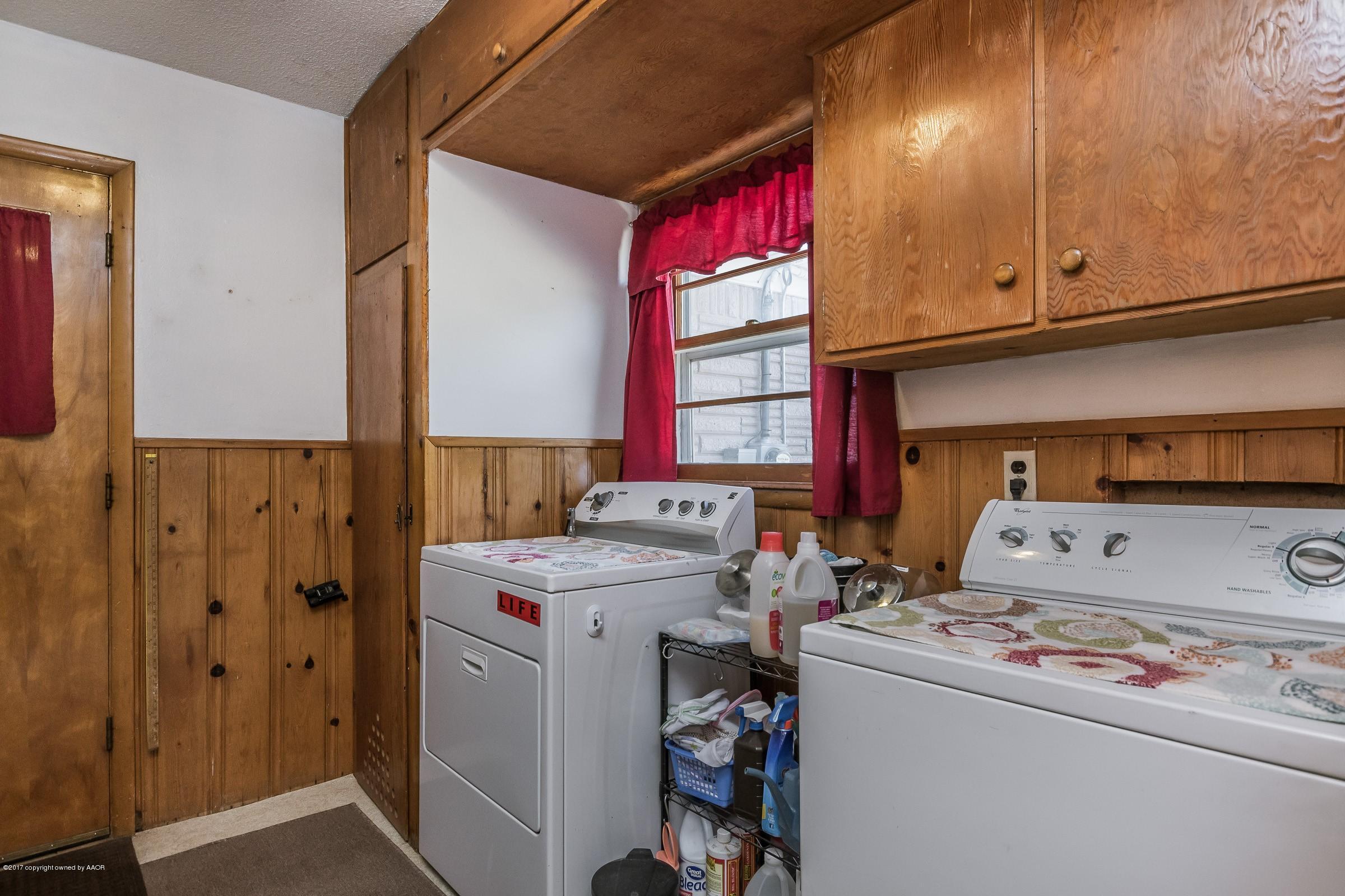 700 Rietman Street Amarillo, TX 79108 - Photo 9 of 25 009_Utility Room_