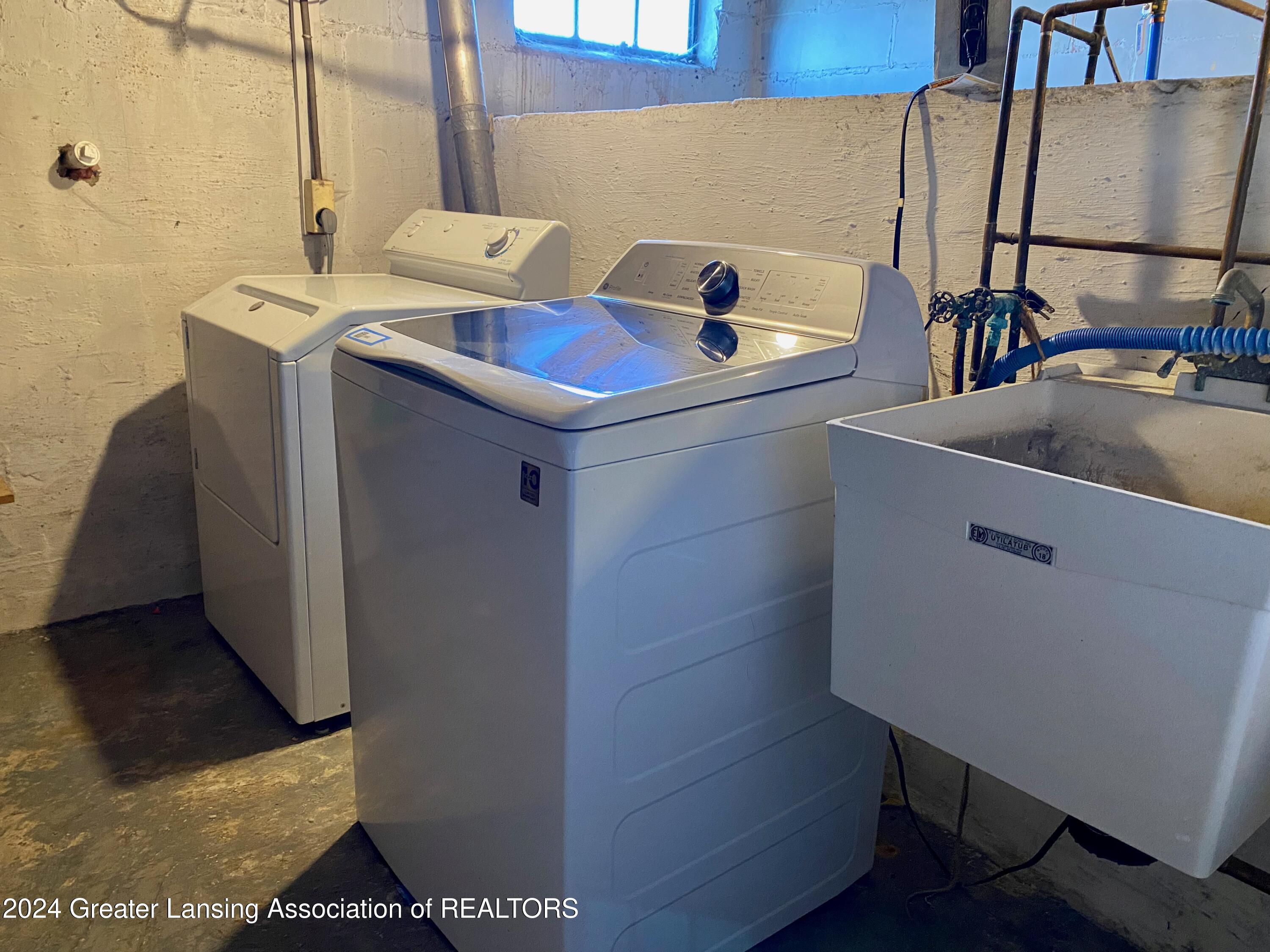 2820 Lehman Road Dewitt, MI 48820 - Photo 37 of 47 washer and dryer