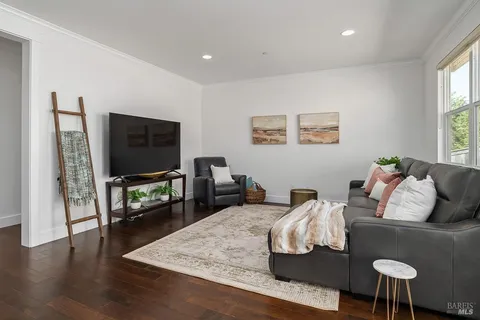 $1,849,000 | 11 Zandra Place, Novato, CA 94945