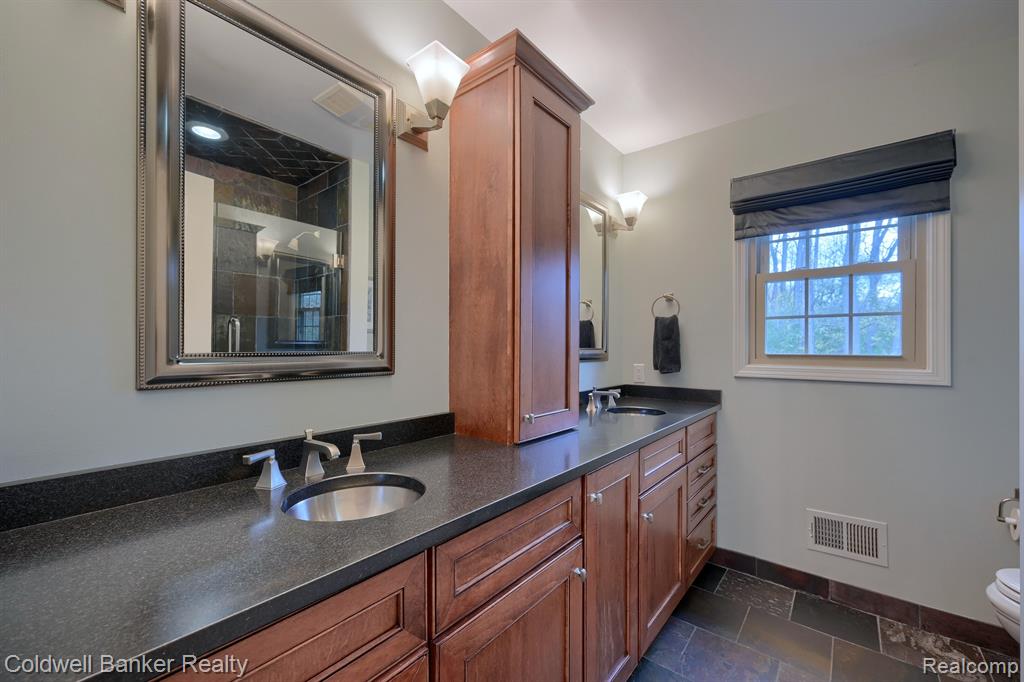 29314 Parkside Farmington Hills, MI 48331 - Photo 29 of 39