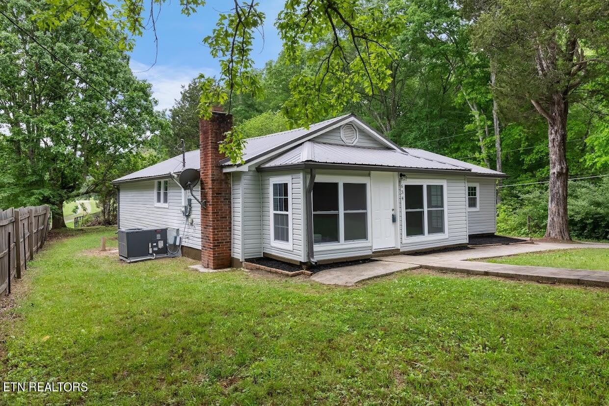 634 Johnson Road Oliver Springs, TN 37840 - Photo 5 of 24 Gallery Image 5