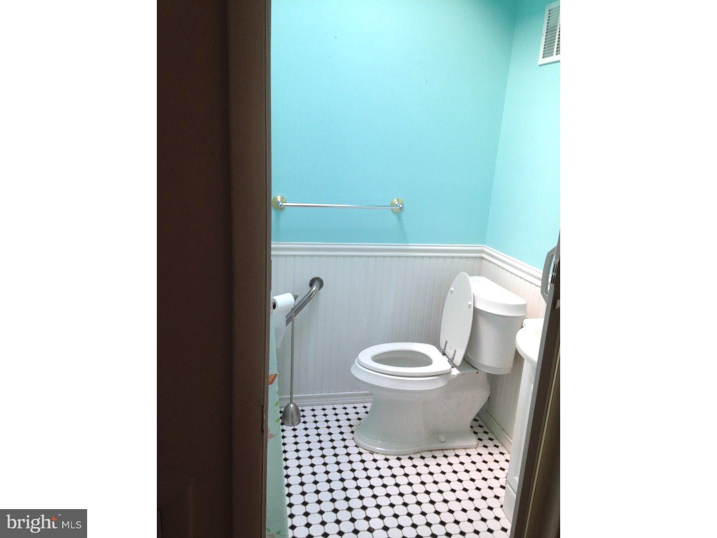 3243 Tara Road Philadelphia, PA 19154 - Photo 10 of 19 Bathroom