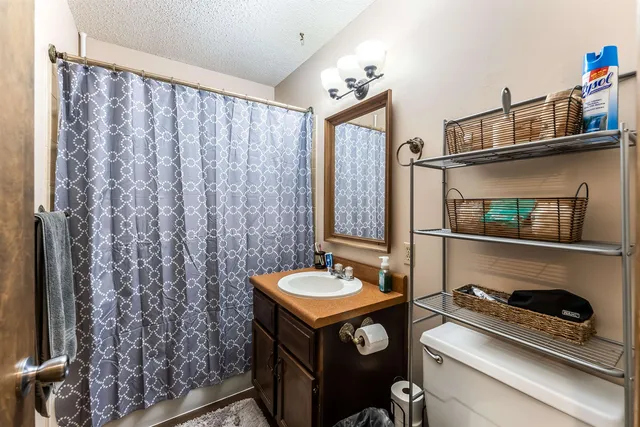 $189,900 | 6 Adams Place, Halstead, KS 67056