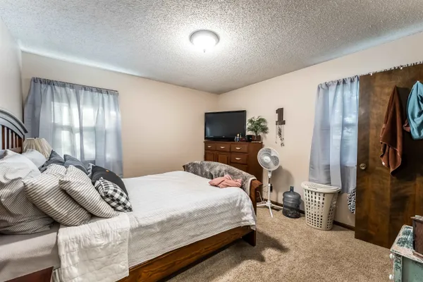$189,900 | 6 Adams Place, Halstead, KS 67056