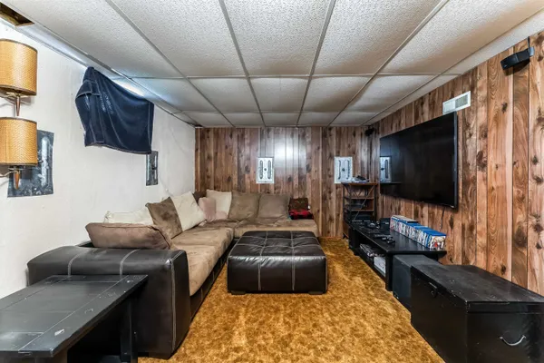 $189,900 | 6 Adams Place, Halstead, KS 67056