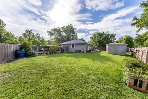 $189,900 | 6 Adams Place, Halstead, KS 67056