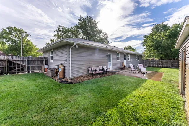 $189,900 | 6 Adams Place, Halstead, KS 67056