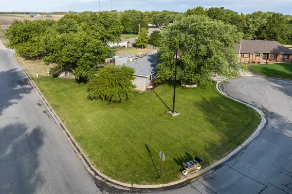 $189,900 | 6 Adams Place, Halstead, KS 67056