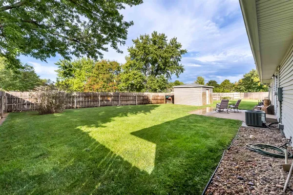 $189,900 | 6 Adams Place, Halstead, KS 67056