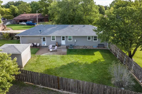 $189,900 | 6 Adams Place, Halstead, KS 67056