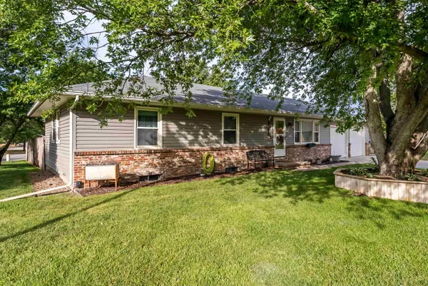 $189,900 | 6 Adams Place, Halstead, KS 67056