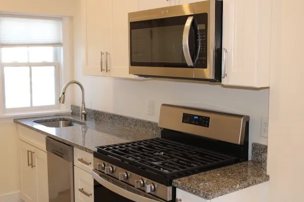 $1,850 | 96 Middle Street, Unit 1, Gloucester, MA 01930