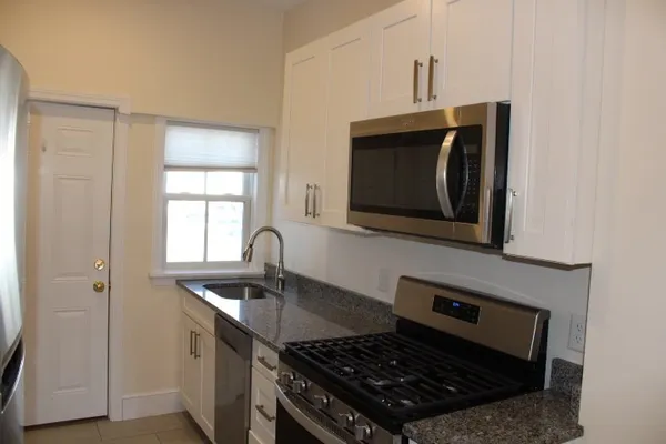 $1,850 | 96 Middle Street, Unit 1, Gloucester, MA 01930