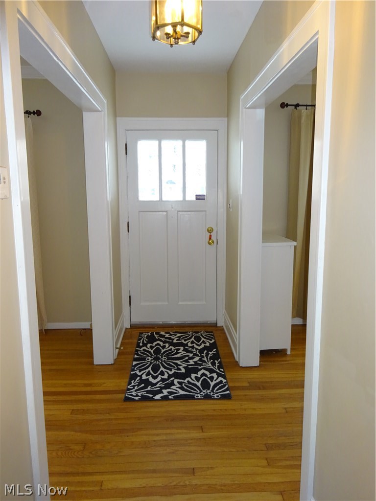 3124 Chadbourne Road Cleveland, OH 44120 - Photo 2 of 25 Bright entry way has hardwood floors.