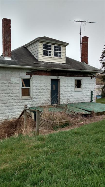 805 Manifold Road Washington, PA 15301 - Photo 3 of 5 Upper Back of House. Entry to residence