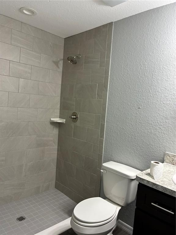 13033 Southwest 82nd Ave Road Ocala, FL 34473 - Photo 15 of 27 a white toilet and shower