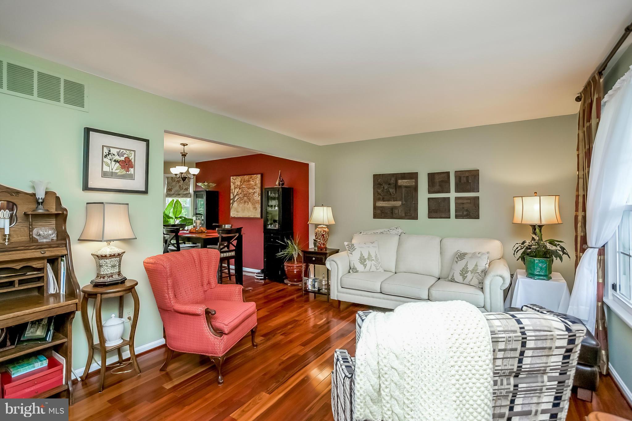 9407 Oak White Road Baltimore, MD 21236 - Photo 3 of 30 a living room with furniture and a flat screen tv