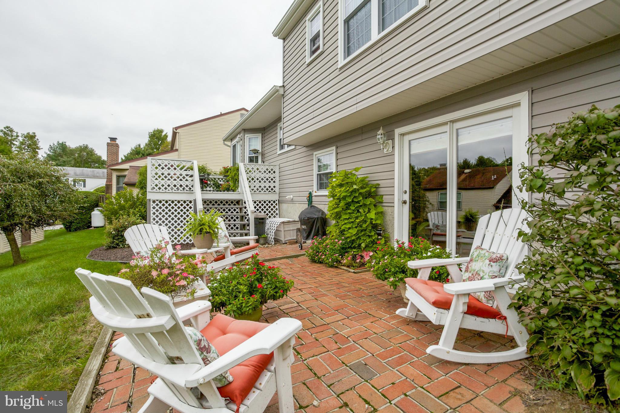 9407 Oak White Road Baltimore, MD 21236 - Photo 26 of 30 a view of a patio with table and chairs and potted plants